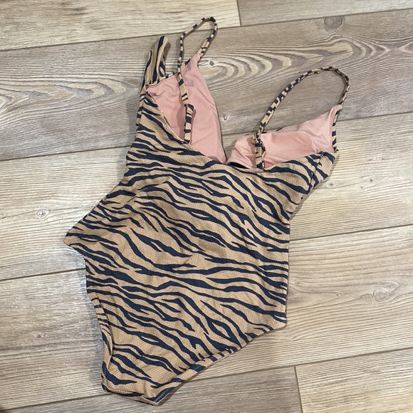 NWT Aerie animal print bathing suit full coverage Size Small - Picture 6 of 7